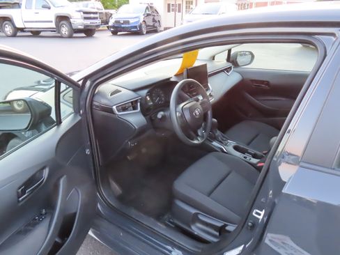 Used 2024 Toyota Corolla LE image 9
