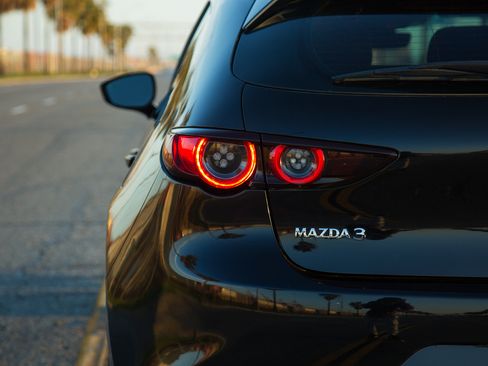 Used 2021 MAZDA MAZDA3 w/ Premium Package image 12