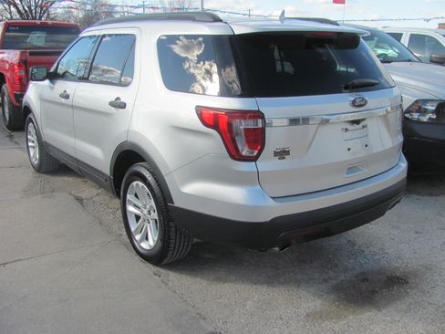 Used 2016 Ford Explorer image 3