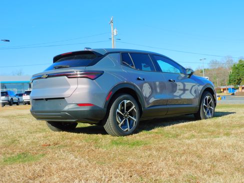 New 2026 Chevrolet Equinox EV LT image 12