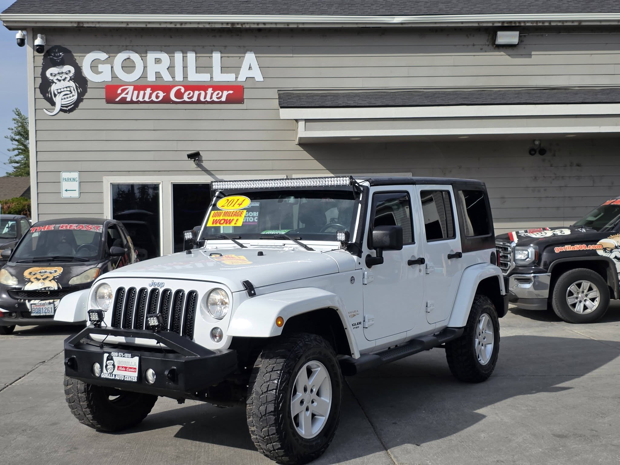 Used 2014 Jeep Wrangler 4WD Unlimited Sahara image 3
