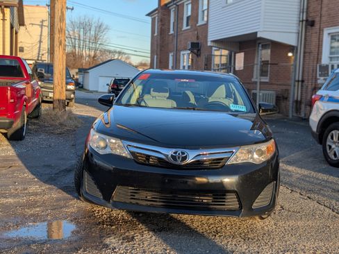 Used 2013 Toyota Camry LE image 10