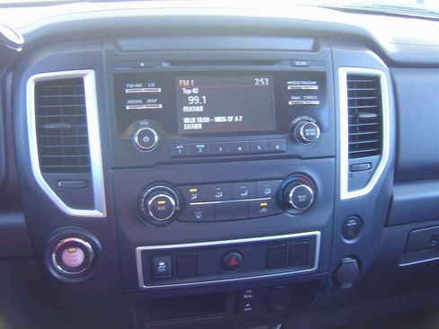 Used 2017 Nissan Titan S image 7