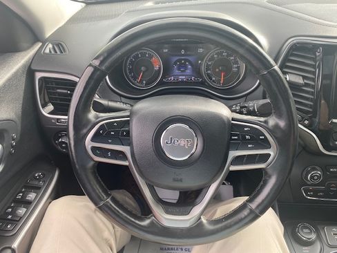 Used 2019 Jeep Cherokee Limited image 26