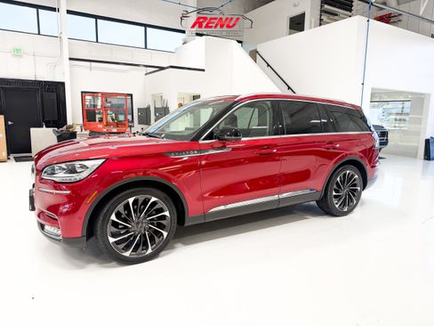 Used 2020 Lincoln Aviator Reserve image 2