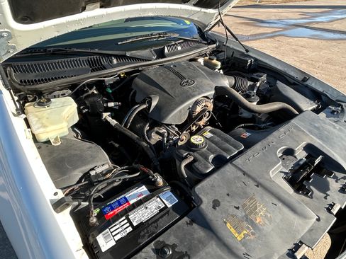 Used 2001 Lincoln Town Car Signature image 20