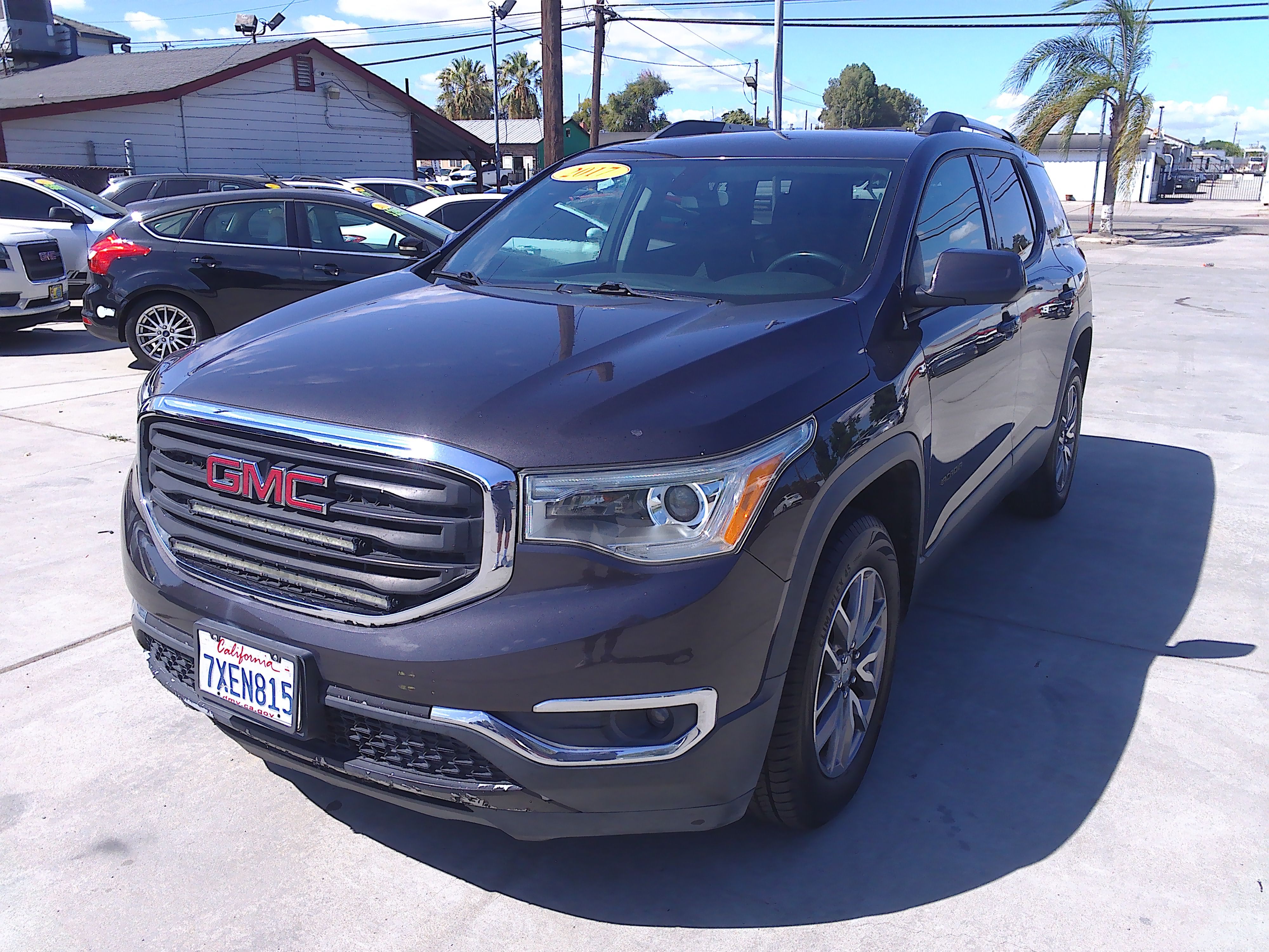 Used 2017 GMC Acadia SLE FWD image 2