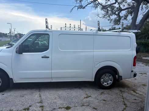 Used 2017 Nissan NV 2500 RWD image 6