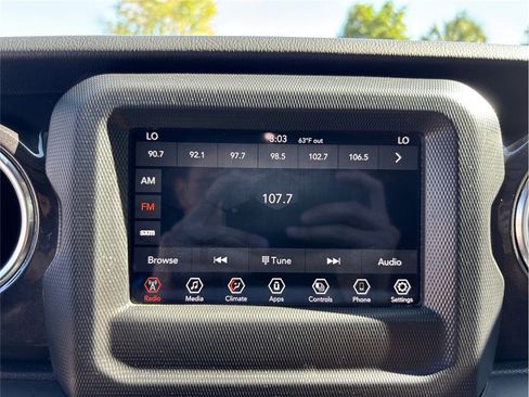 Used 2021 Jeep Wrangler Unlimited Sahara w/ Altitude image 25