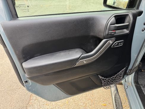 Used 2014 Jeep Wrangler Unlimited Sport image 7