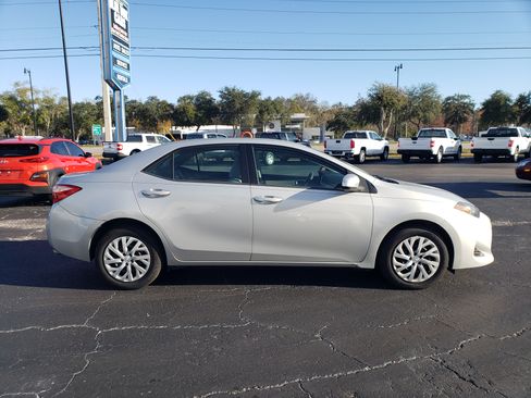 Used 2019 Toyota Corolla LE image 6