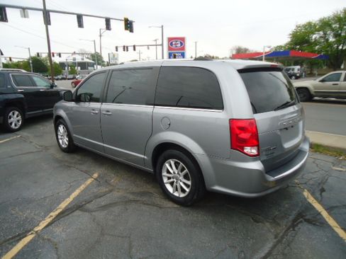 Used 2019 Dodge Grand Caravan SXT FWD image 4