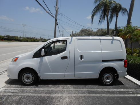 Used 2018 Nissan NV200 S FWD image 2