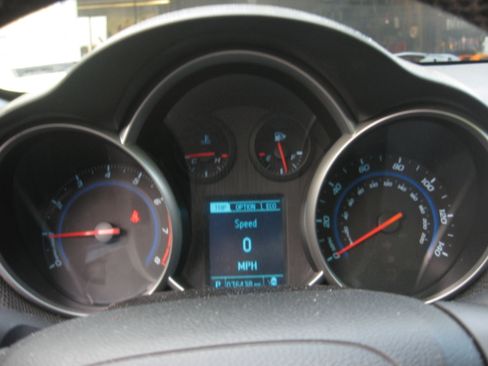 Used 2014 Chevrolet Cruze Eco image 10