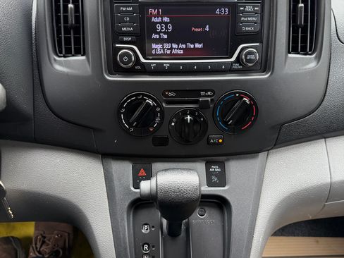 Used 2019 Nissan NV200 SV image 11