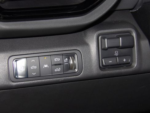Used 2025 Chevrolet Silverado EV 4x4 Crew Cab RST image 29