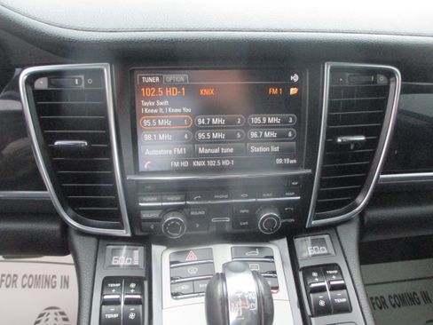 Used 2014 Porsche Panamera S image 10