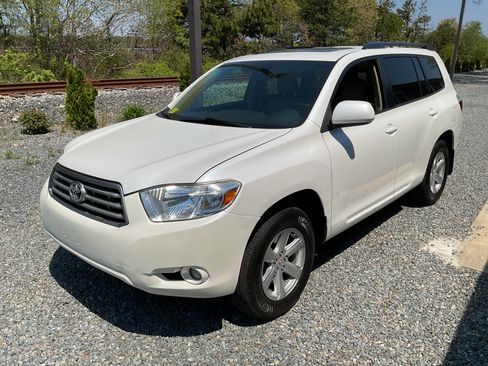 Used 2010 Toyota Highlander 4WD SE image 1