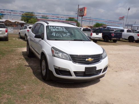 Used 2016 Chevrolet Traverse LS image 5