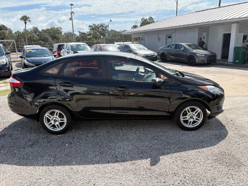 Used 2017 Ford Fiesta SE Sedan FWD image 3