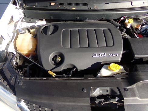 Used 2014 Dodge Journey SXT image 18