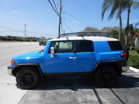 Used 2007 Toyota FJ Cruiser 2WD image 2
