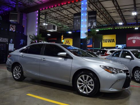 Used 2016 Toyota Camry SE image 11