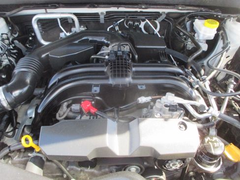 Used 2018 Subaru Outback 2.5i Touring AWD/4WD image 16