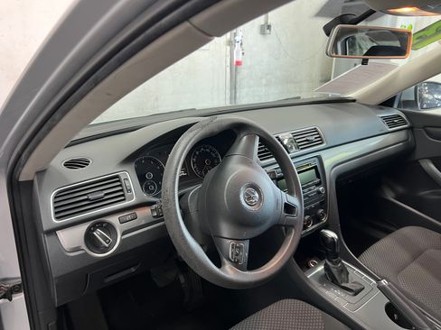 Used 2013 Volkswagen Passat 2.5 S image 13