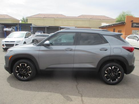 Used 2021 Chevrolet TrailBlazer LT image 2