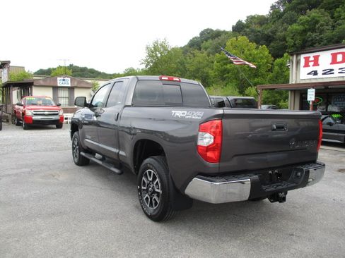 Used 2017 Toyota Tundra SR5 image 8