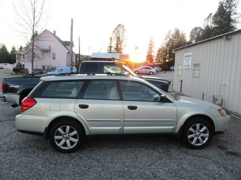 Used 2007 Subaru Outback 2.5i image 7