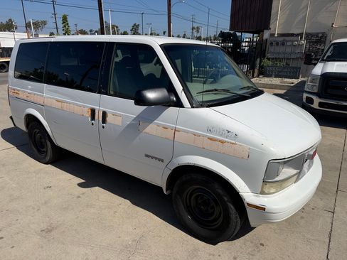 Used 2000 GMC Safari Passenger RWD image 1