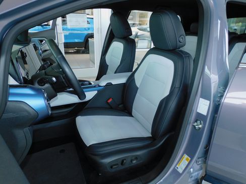 Used 2025 Chevrolet Equinox EV LT image 15