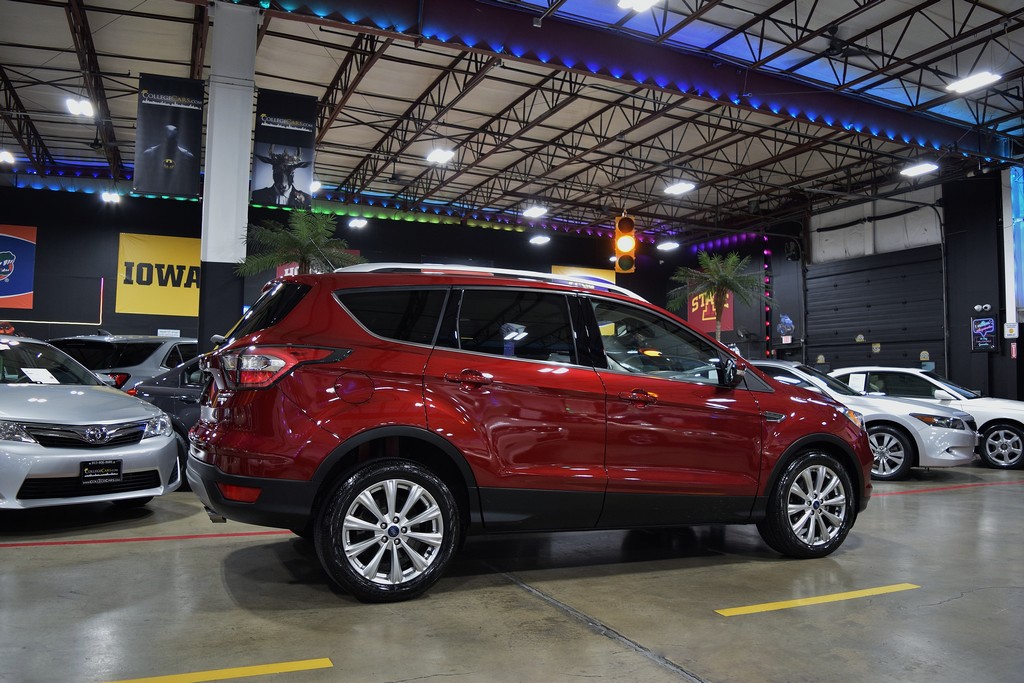 Used 2017 Ford Escape Titanium FWD image 8