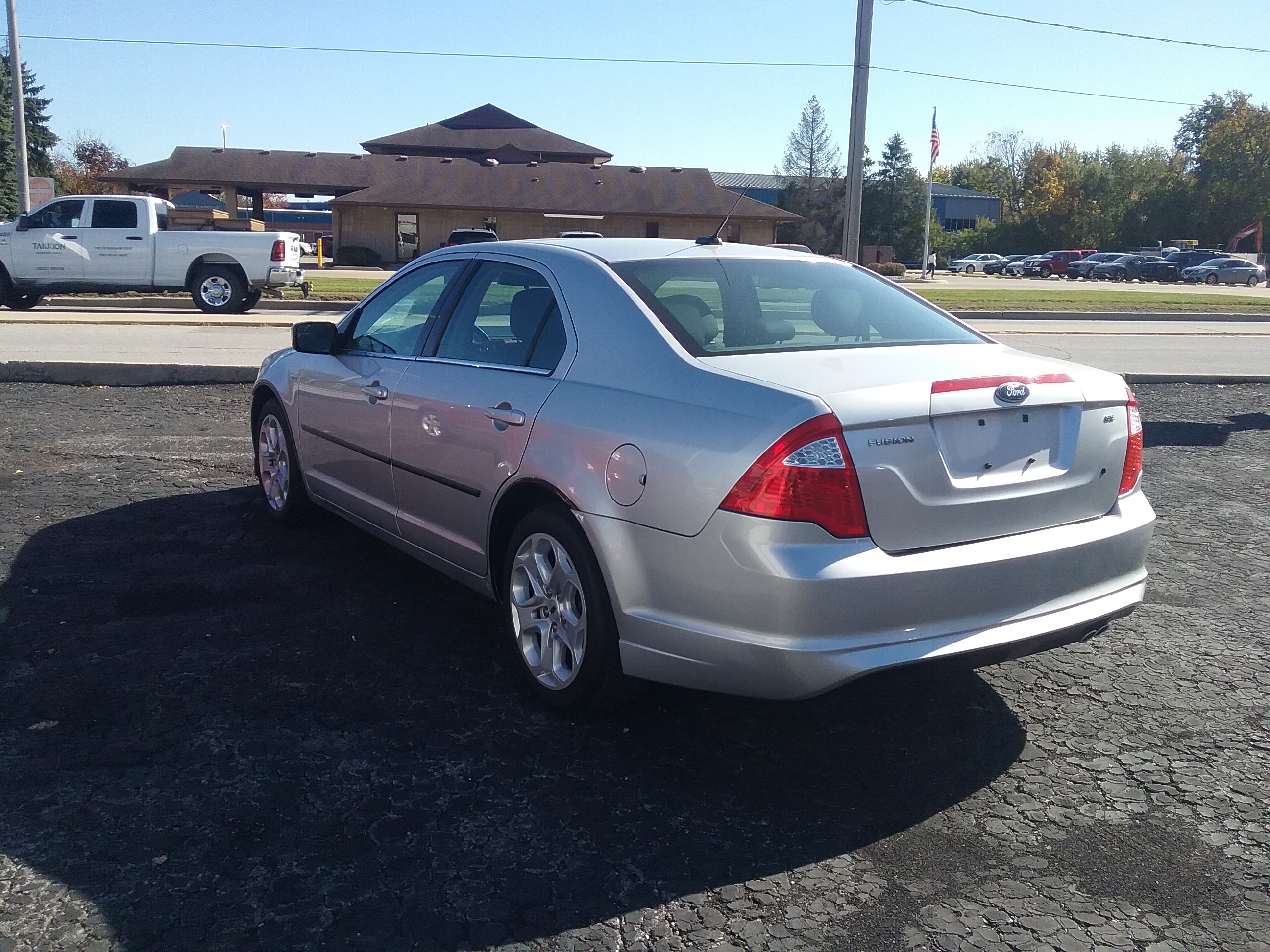 Used 2011 Ford Fusion SE FWD image 7