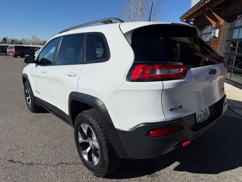 Used 2017 Jeep Cherokee Trailhawk AWD/4WD image 3