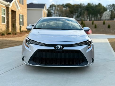 Used 2022 Toyota Corolla LE image 3