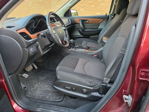 Used 2017 Chevrolet Traverse LT image 16