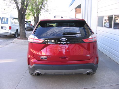 Used 2023 Ford Edge Titanium image 4
