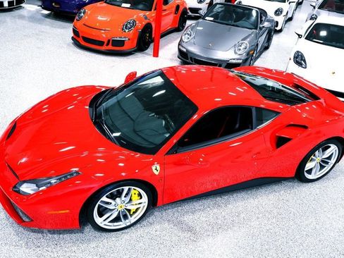 Used 2018 Ferrari 488 GTB image 5