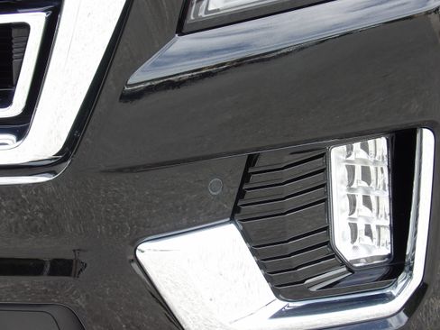 Used 2024 GMC Yukon XL 2WD SLT image 11