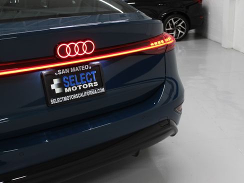 Used 2025 Audi A6 e-tron Premium image 8