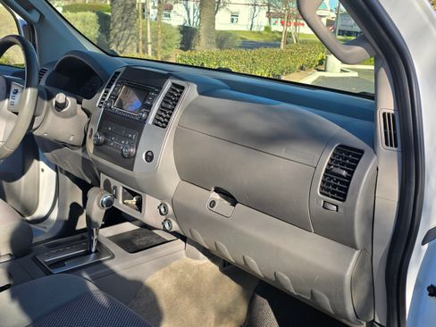 Used 2016 Nissan Frontier SV image 20