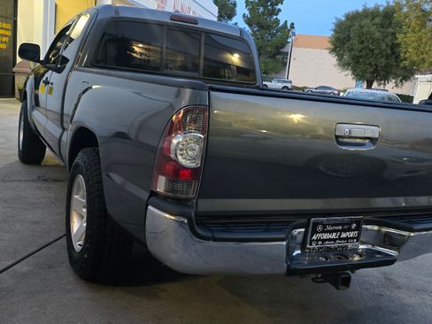 Used 2010 Toyota Tacoma SR5 image 11