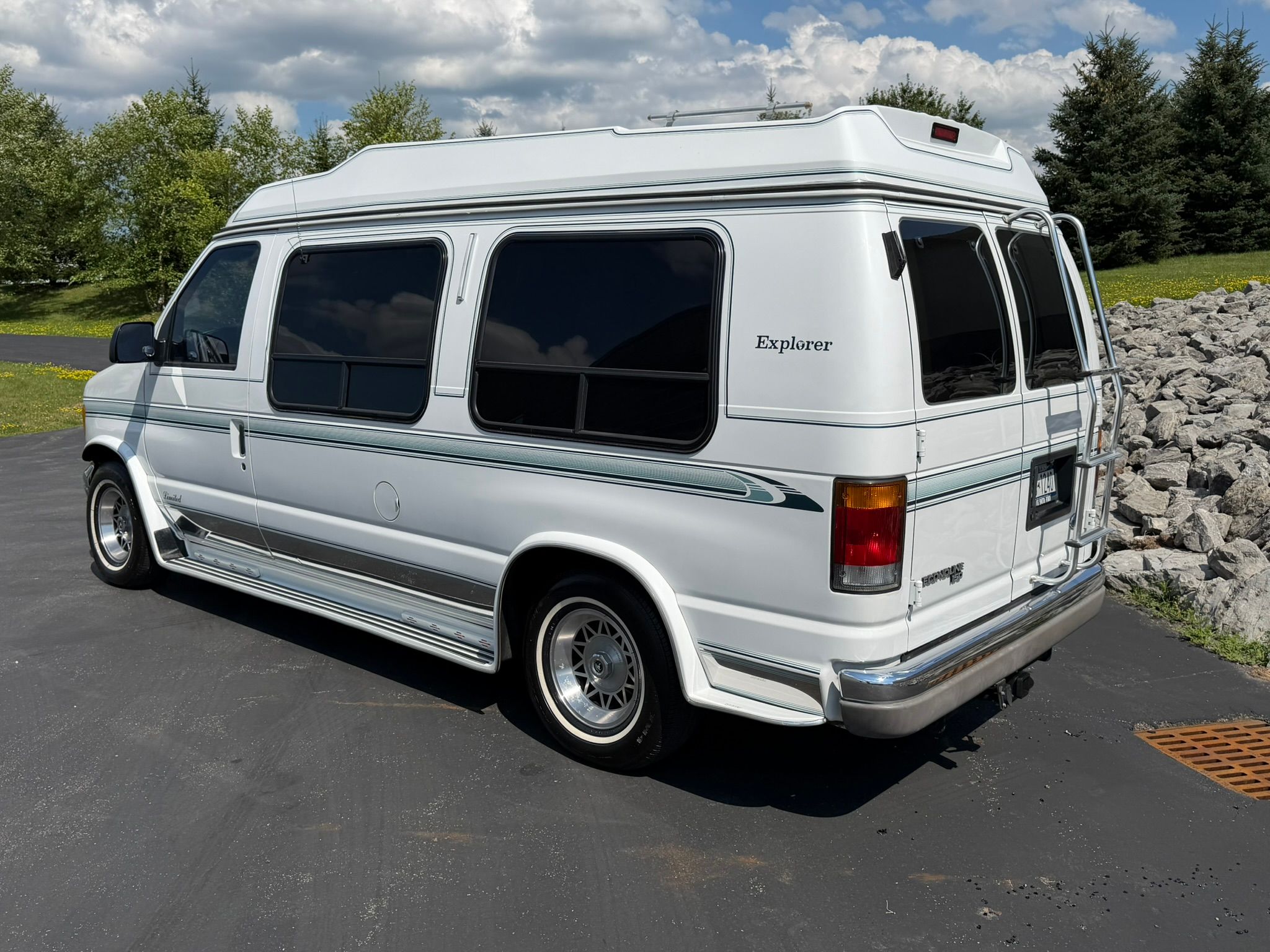 Used 1994 Ford E-150 and Econoline 150 Custom RWD image 7