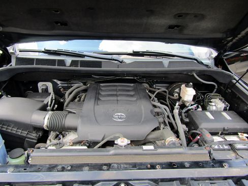 Used 2019 Toyota Tundra 4x4 CrewMax Limited image 13
