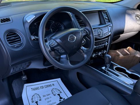 Used 2019 Nissan Pathfinder FWD image 12