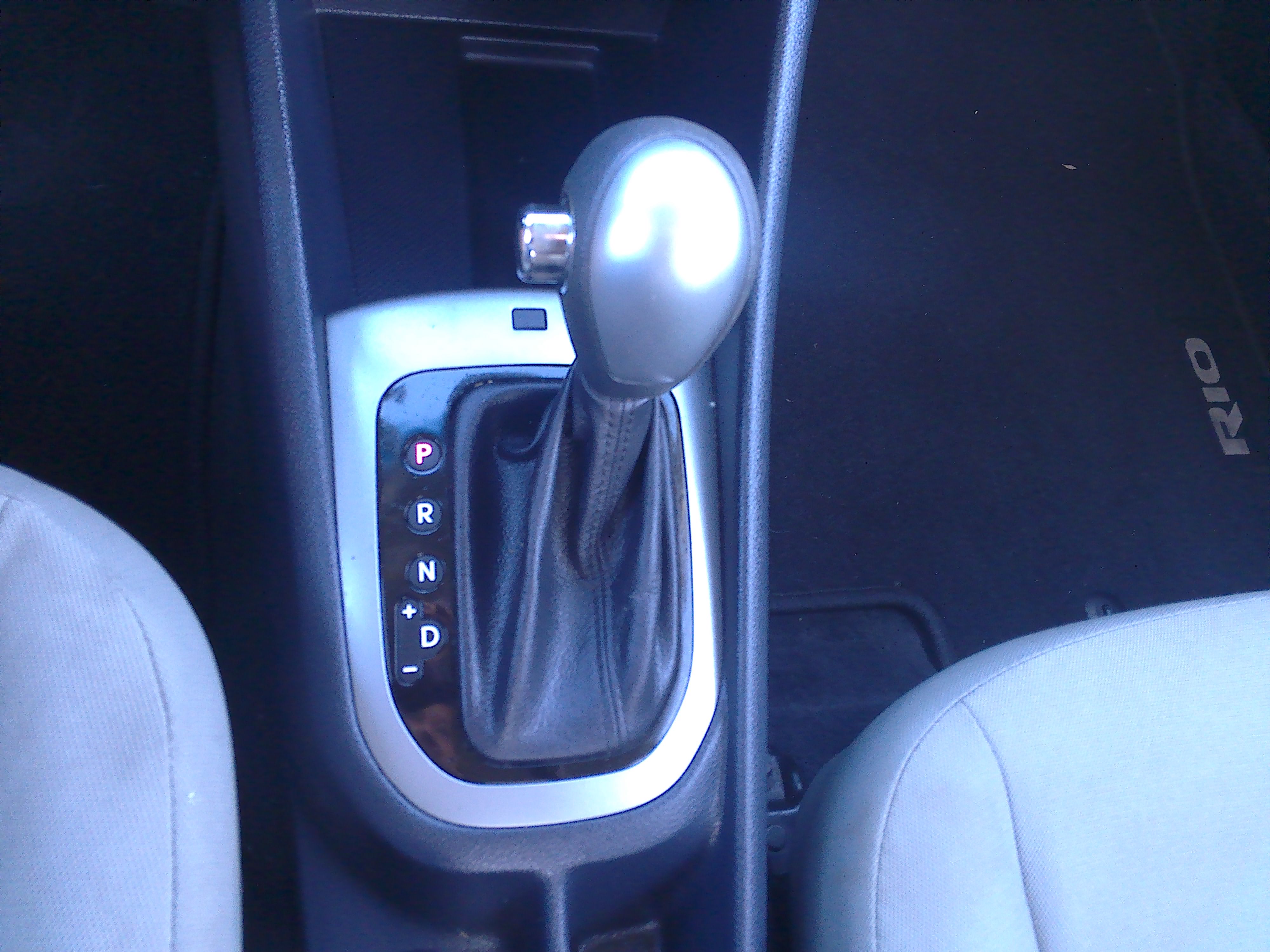 Used 2015 Kia Rio LX Hatchback FWD image 19
