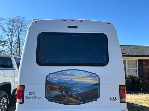 Used 2002 Chevrolet Express 3500 LS image 2